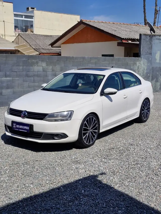 Carro Volkswagen Jetta 2013 2.0 TSI Highline DSG
