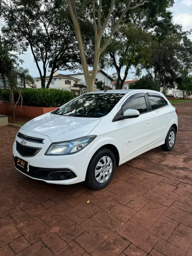 Carro Chevrolet Onix 2013 1.0 LT SPE/4