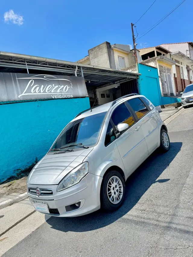 Carro Fiat Idea 2014 Attractive 1.4 8V (Flex)