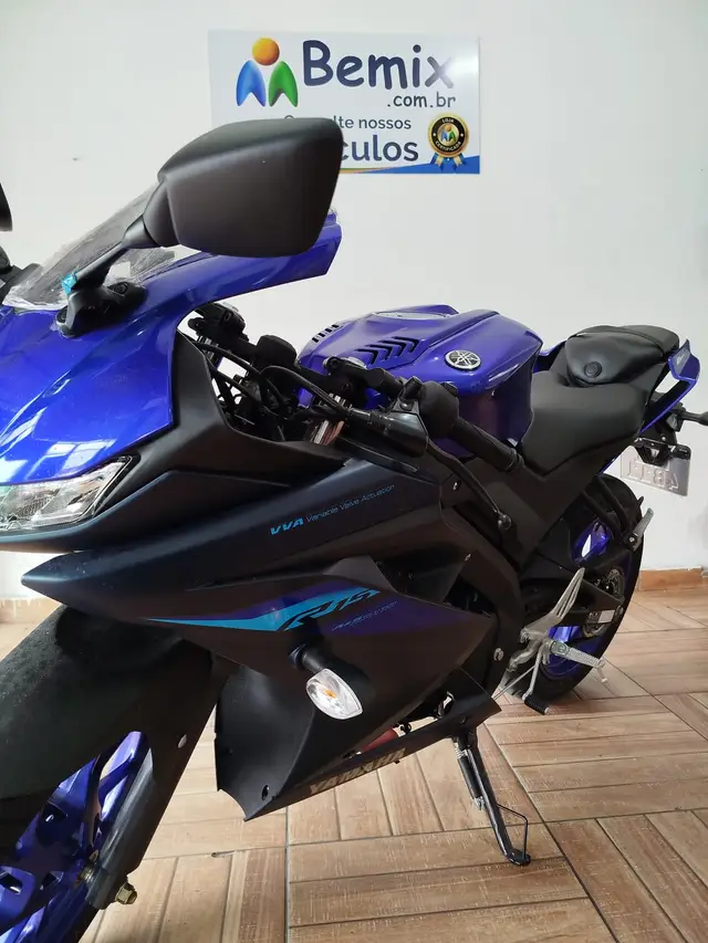 Moto Yamaha YZF R15 2025 ABS