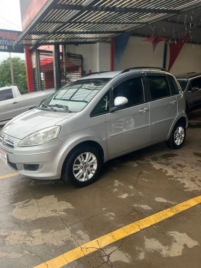 Carro Fiat Idea 2014 Attractive 1.4 8V (Flex)