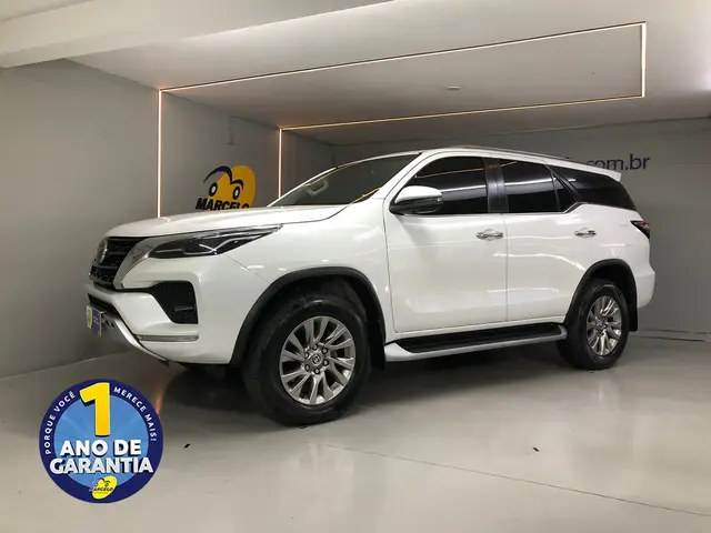 Carro Toyota Hilux SW4 2023 SRX 2.8 turbodiesel 7L 4x4 (Aut)