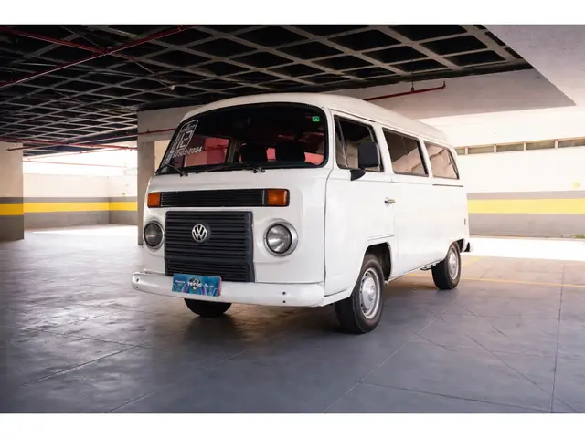 Carro Volkswagen Kombi 2012 Lotação 1.4 (Flex)