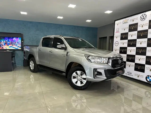 Carro Toyota Hilux Cabine Dupla 2017 Hilux 2.7 SRV CD 4x2 (Flex) (Aut)
