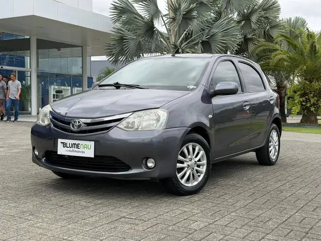 Carro Toyota Etios Sedan 2013 XLS 1.5 (Flex)