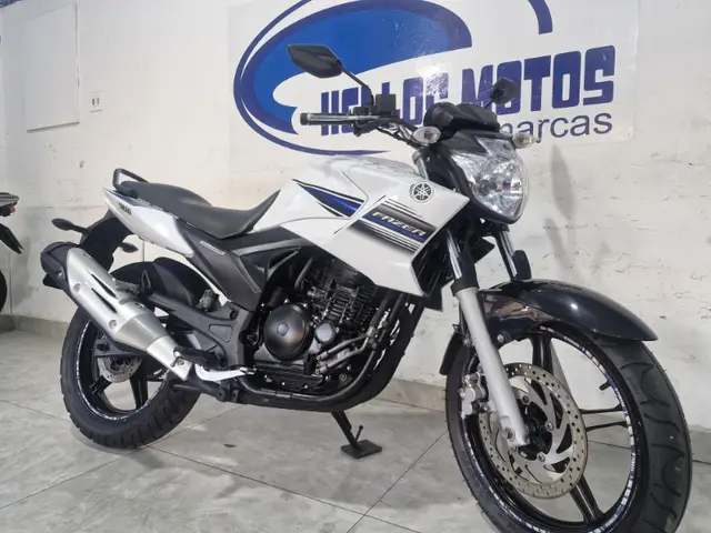 Moto Yamaha YS 250 Fazer 2014 Black Edition