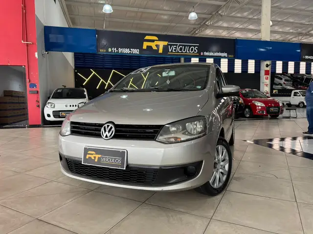 Carro Volkswagen Fox 2014 1.0 TEC (Flex) 4p