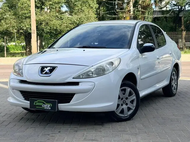 Carro Peugeot 207 Sedan 2015 Active 1.4 (Flex)