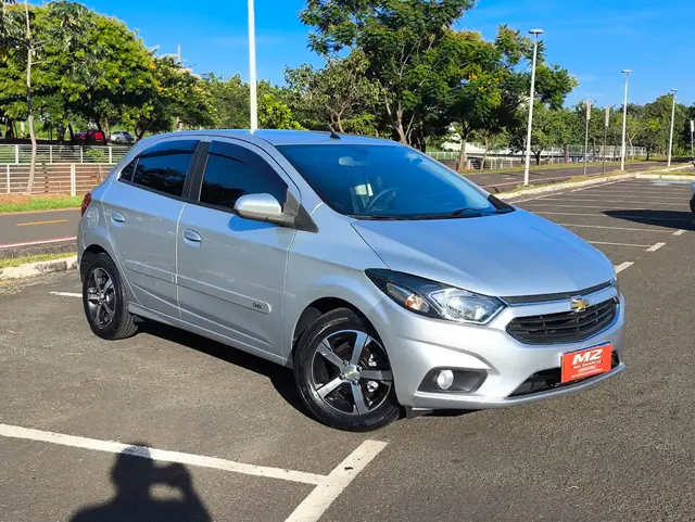 Carro Chevrolet Onix 2017 1.4 LTZ SPE/4