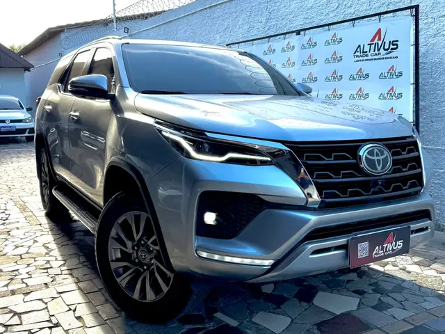 Carro Toyota SW4 2022 SRX 2.8 turbodiesel 5L 4x4 (Aut)