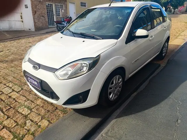 Carro Ford Fiesta Sedan 2014 SE Plus 1.6 RoCam (Flex)