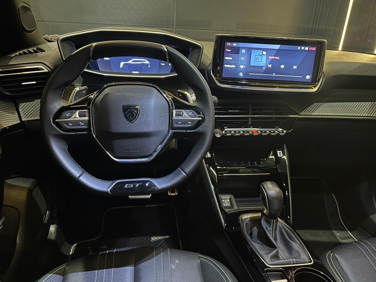 Peugeot-2008-GT 1.0 turbo