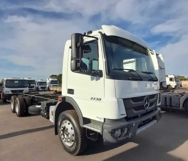 Carro Mercedes-Benz Atego 2022 2730/48 6X4