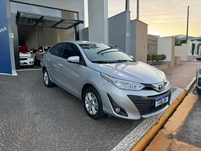 Carro Toyota Yaris Sedan 2019 1.5 XL (Flex)