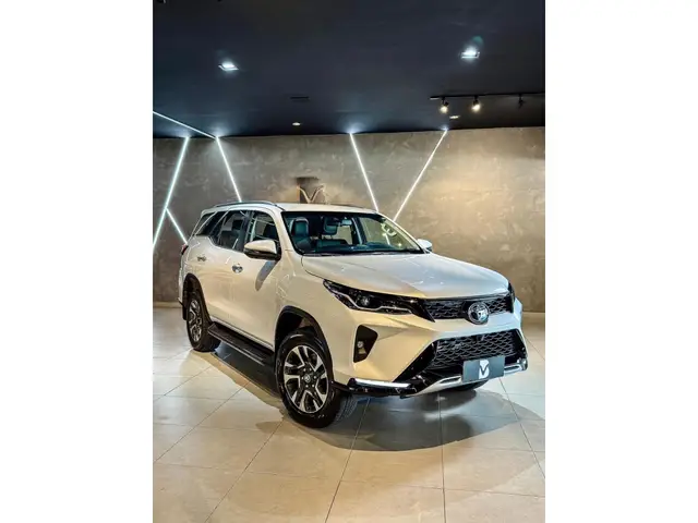 Carro Toyota Hilux Cabine Dupla 2026 SRX AT 4x4 2.8 Diesel