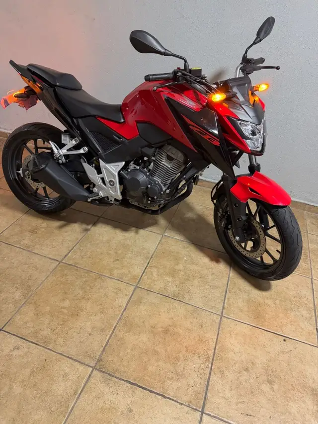 Moto Honda CB 300F Twister 2023 Standard