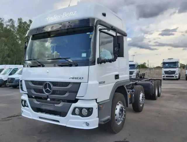 Carro Mercedes-Benz Atego 2022 3030/54 8X2