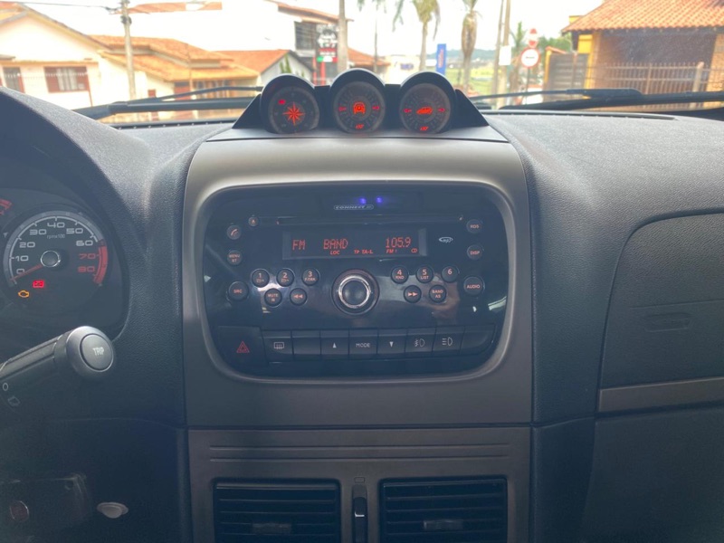 Fiat Idea Adventure 1.8 16V E.TorQ (Flex)