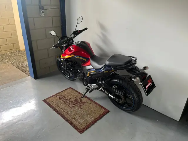 Moto Yamaha Fazer FZ25 2023 Capitã Marvel
