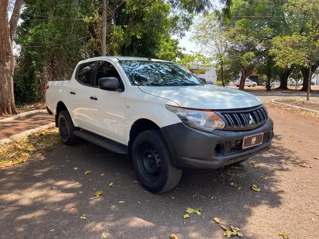 Carro Mitsubishi L200 Triton Sport 2022 GL 2.4 DID-H 4x4 (Aut)