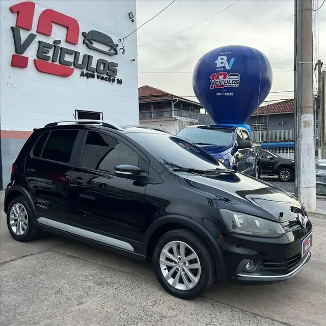 Carro Volkswagen Fox 2017 1.0 MPI Track (Flex)