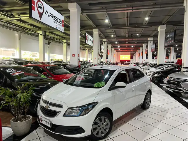 Carro Chevrolet Onix 2015 1.4 LT SPE/4 (Aut)