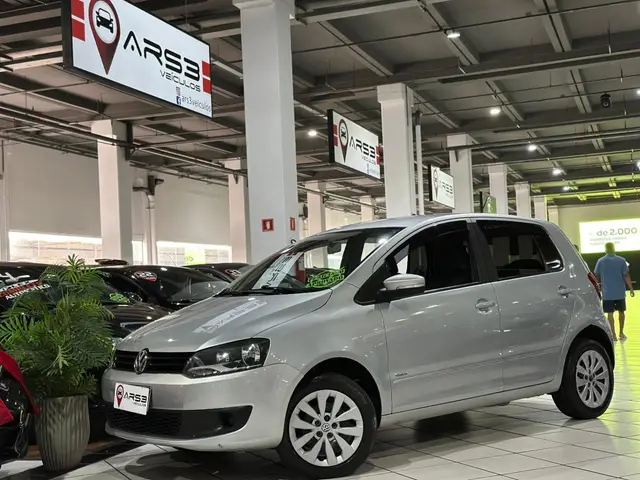 Carro Volkswagen Fox 2014 1.0 TEC BlueMotion (Flex) 4p