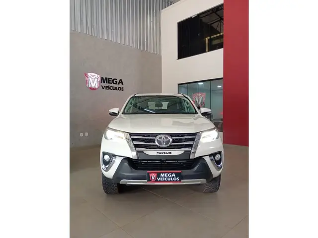 Carro Toyota SW4 2017 2.8 TDI SRX 7L 4x4 (Aut)