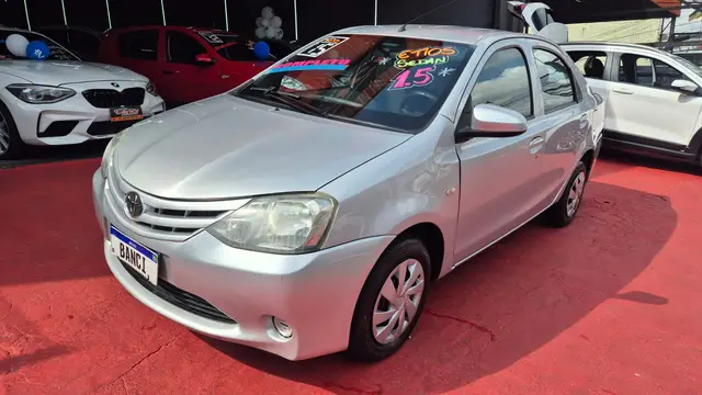 Carro Toyota Etios Sedan 2015 X 1.5 (Flex)