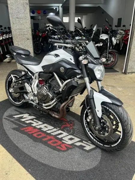 Moto Yamaha MT-07 2016 STD