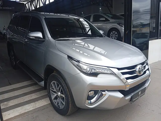 Carro Toyota SW4 2017 2.8 TDI SRX 5L 4x4 (Aut)