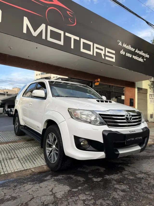 Carro Toyota SW4 2015 Hilux  3.0 TDI 4x4 SRV 5L