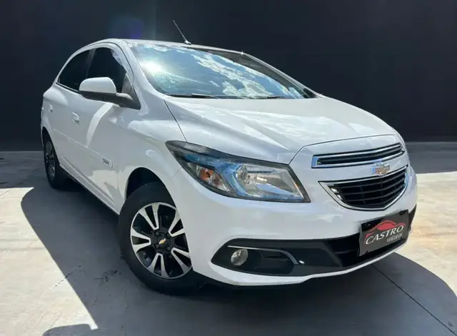 Carro Chevrolet Onix 2014 HATCH LTZ 1.4 8V FlexPower 5p Mec.