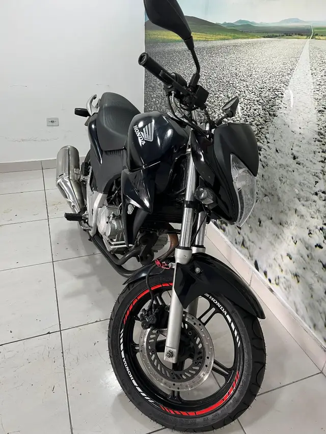 Moto Honda CB 300R 2014 Repsol