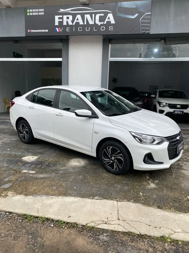 Carro Chevrolet Onix Plus 2024 LT 1.0