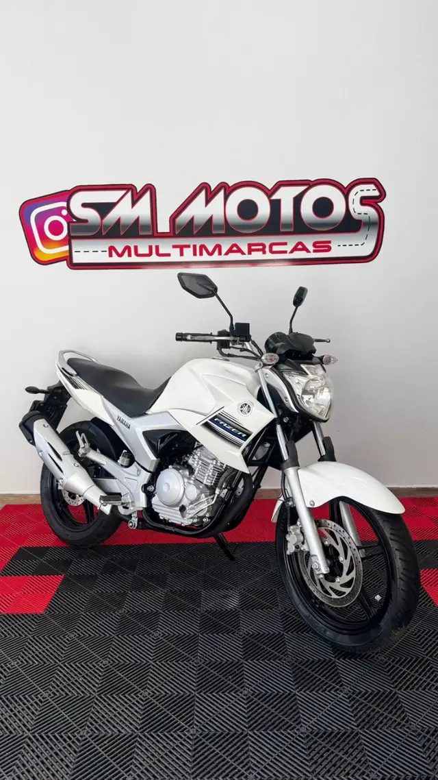 Moto Yamaha YS 250 Fazer 2015 Racing Blue