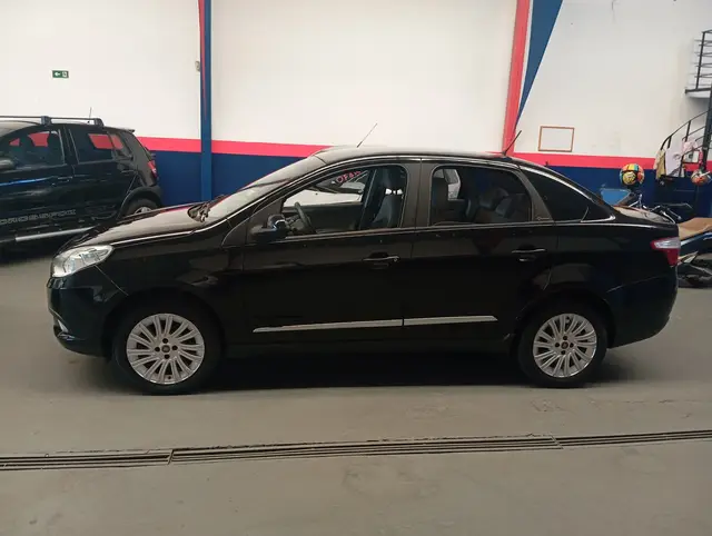 Carro Fiat Grand Siena 2013 Essence 1.6 16V (Flex)