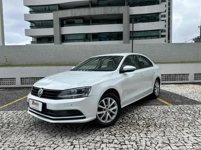 Carro Volkswagen Jetta 2015 2.0 Trendline Tiptronic (Flex)