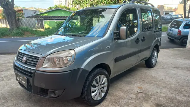 Carro Fiat Doblò 2014 Essence 1.8 16V (Flex)