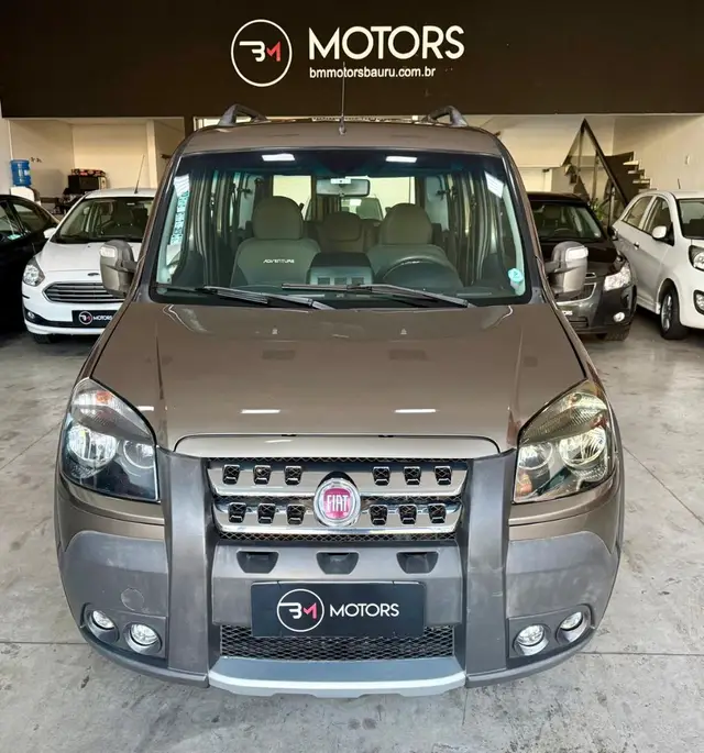 Carro Fiat Doblò 2015 Adventure 1.8 16V (Flex)