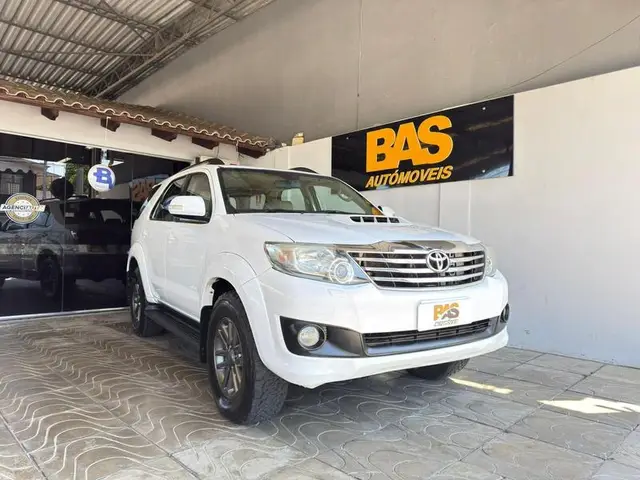 Carro Toyota Hilux SW4 2014 3.0 TDI 4x4 SRV 5L