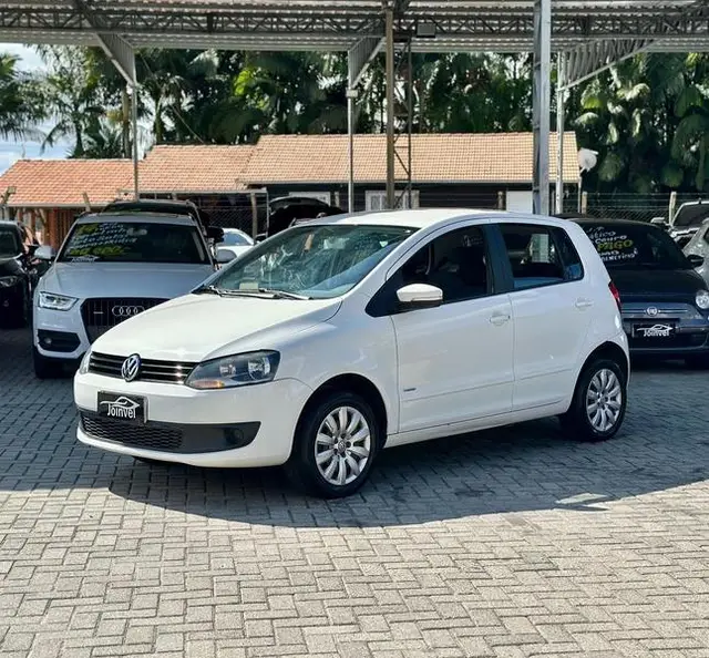 Carro Volkswagen Fox 2014 1.0 TEC (Flex) 4p