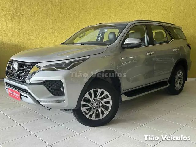 Carro Toyota Hilux SW4 2022 GRS 2.8 TB 4x4 Diesel Automatico