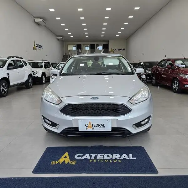 Carro Ford Focus Sedan 2016 SE 2.0 PowerShift