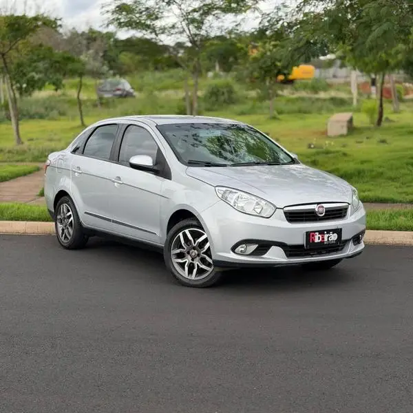 Carro Fiat Grand Siena 2015 Essence 1.6 16V Dualogic (Flex)