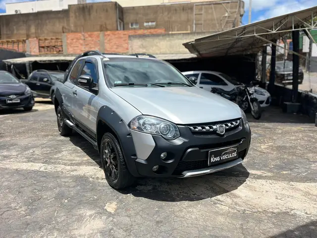 Carro Fiat Strada 2013 Adv. M. March. 1.8 Flex 16V CD
