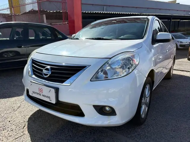 Carro Nissan Versa 2014 1.6 16V SL (Flex)