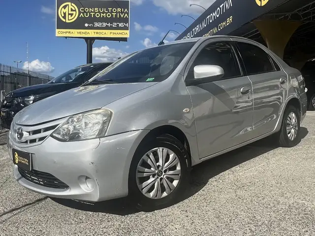 Carro Toyota Etios 2017 XS 1.5 (Flex)