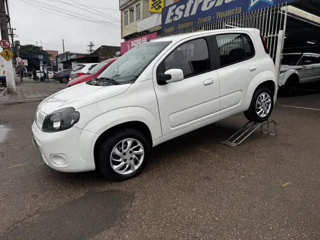 Carro Fiat Uno 2016 Vivace Celeb. 1.0 8V (Flex) 4p