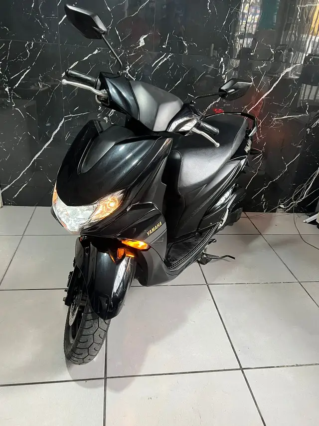 Moto Yamaha Fluo 2023 ABS